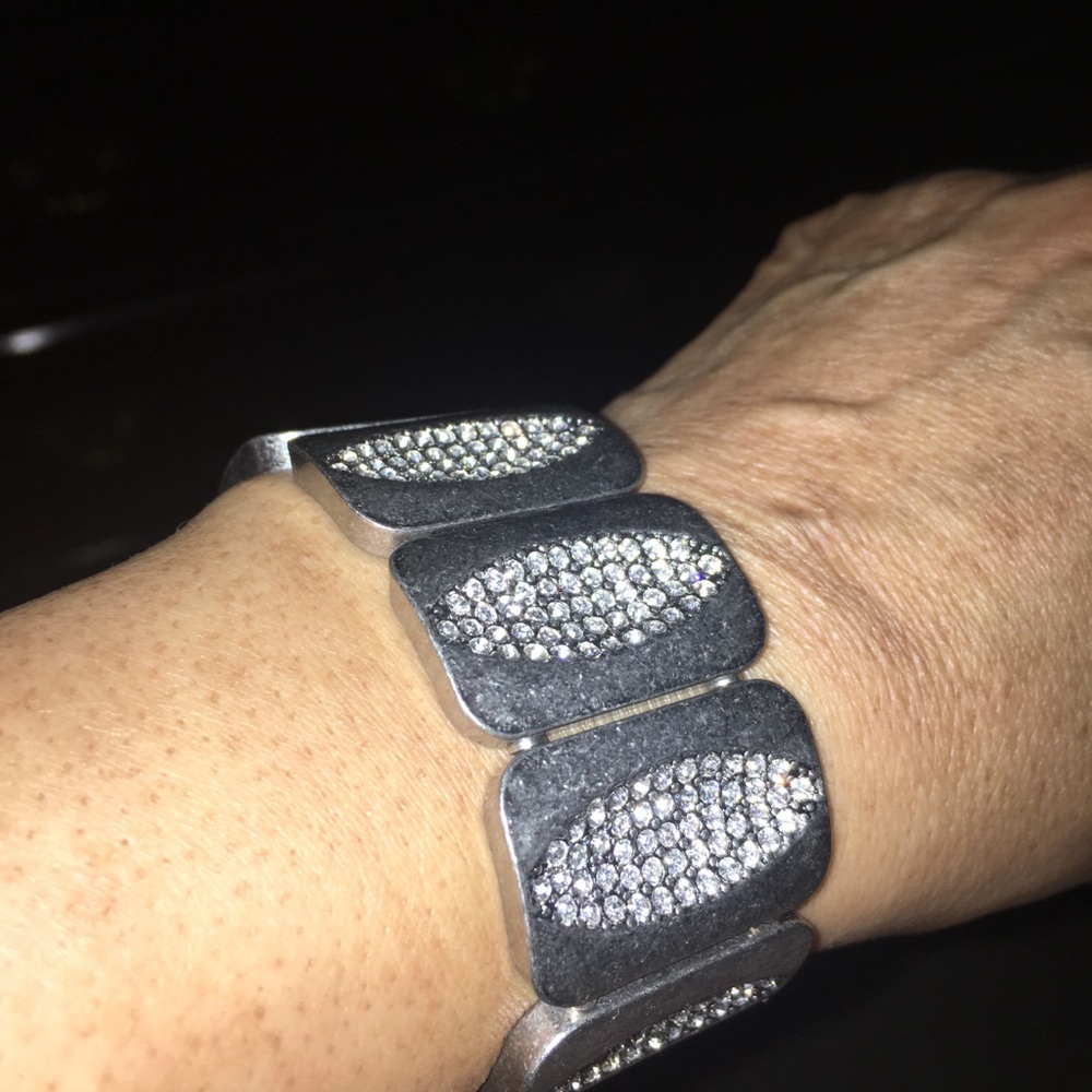 Silver jeweled stretch bracelet